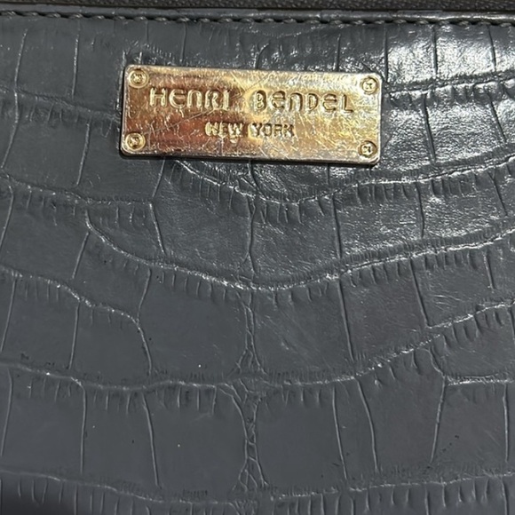Henri Bendel Grey Croc Embossed Leather Zip Around Wallet - Picture 2 of 16